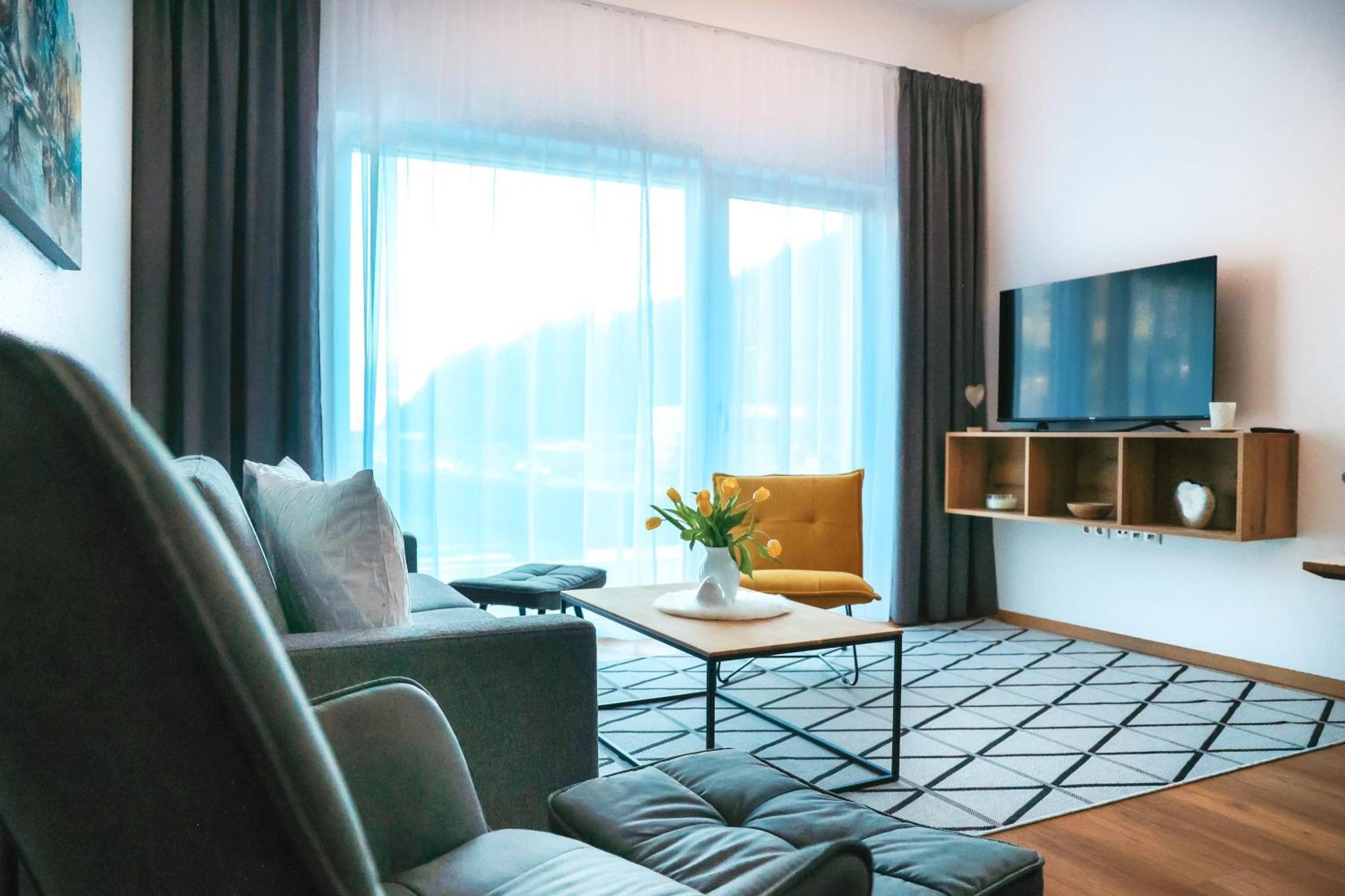 Alpenluxus Presents - Marias Zillertalblick With Roof Terrace, 3 Bedrooms & Parking Space シュリッタース エクステリア 写真